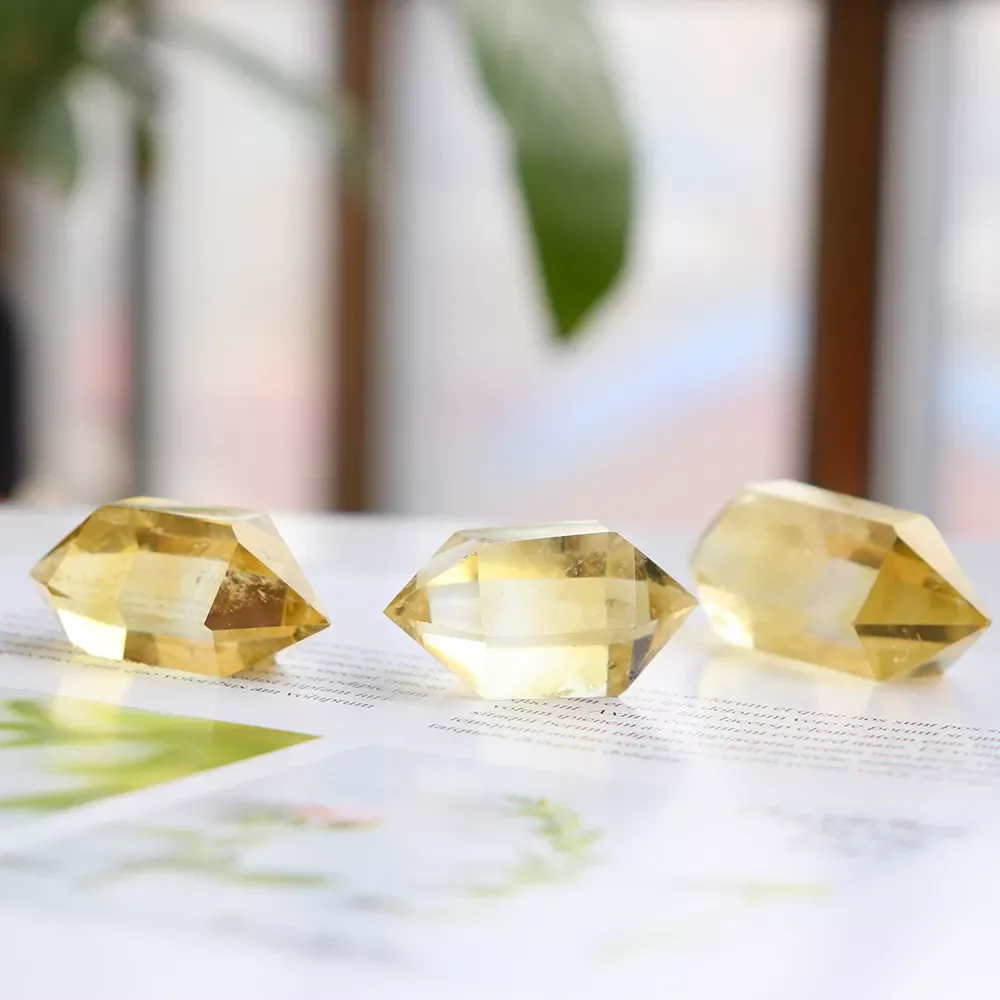 Natural crystal stone grinding crystal column six prism single point High quality 1pc crystal craftwork Runyangshi ZH35
Natural crystal stone grinding crystal column six prism single point High quality 1pc crystal craftwork Runyangshi ZH35