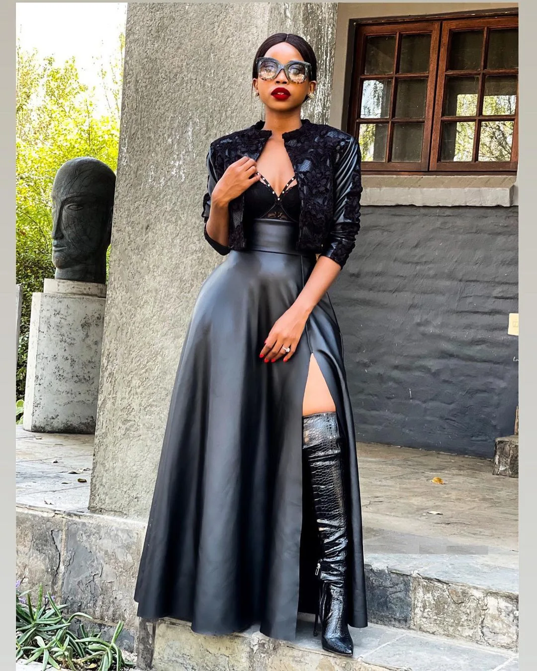 2021 new fashion sexy nightclub high slit irregular temperament elegant and comfortable pure black skirt
2021 new fashion sexy nightclub high slit irregular temperament elegant and comfortable pure black skirt