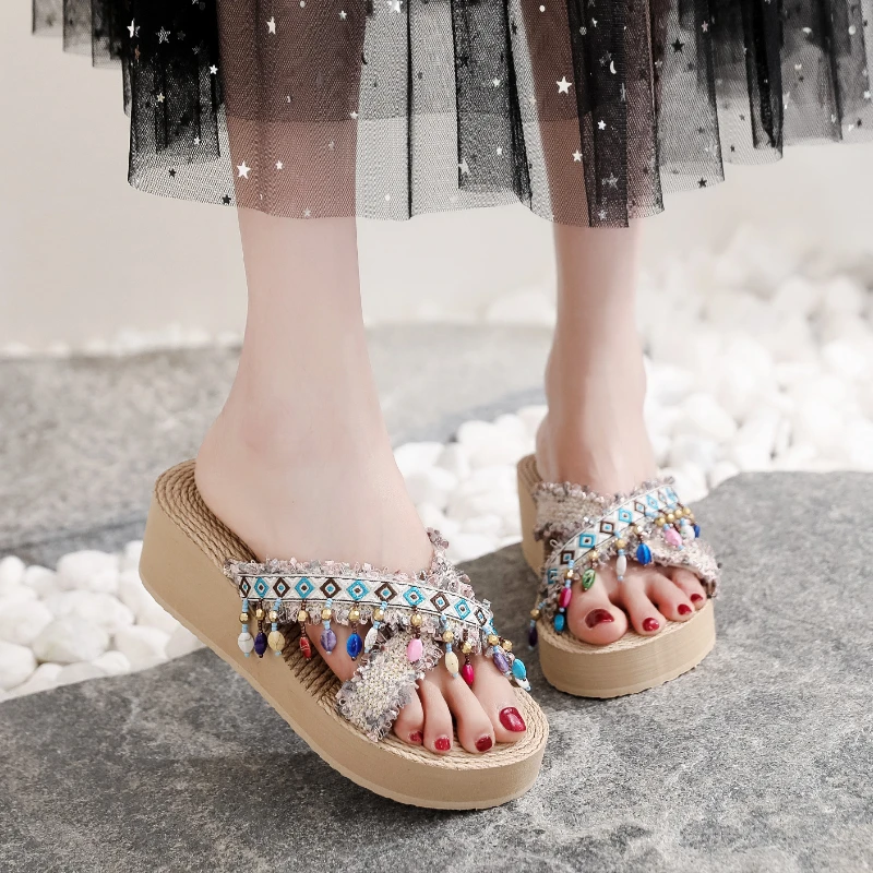 Summer Fashion Ladies Tassel Slippers Outer Wear Thick Bottom Beach Shoes Casual Heightening Sandals One Word Flip-flops Female
Summer Fashion Ladies Tassel Slippers Outer Wear Thick Bottom Beach Shoes Casual Heightening Sandals One Word Flip-flops Female