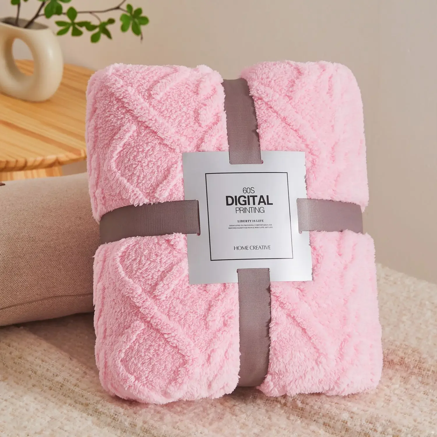 Однотонные пледы JAGDAMBE из кораллового флиса
Однотонные пледы JAGDAMBE из кораллового флиса