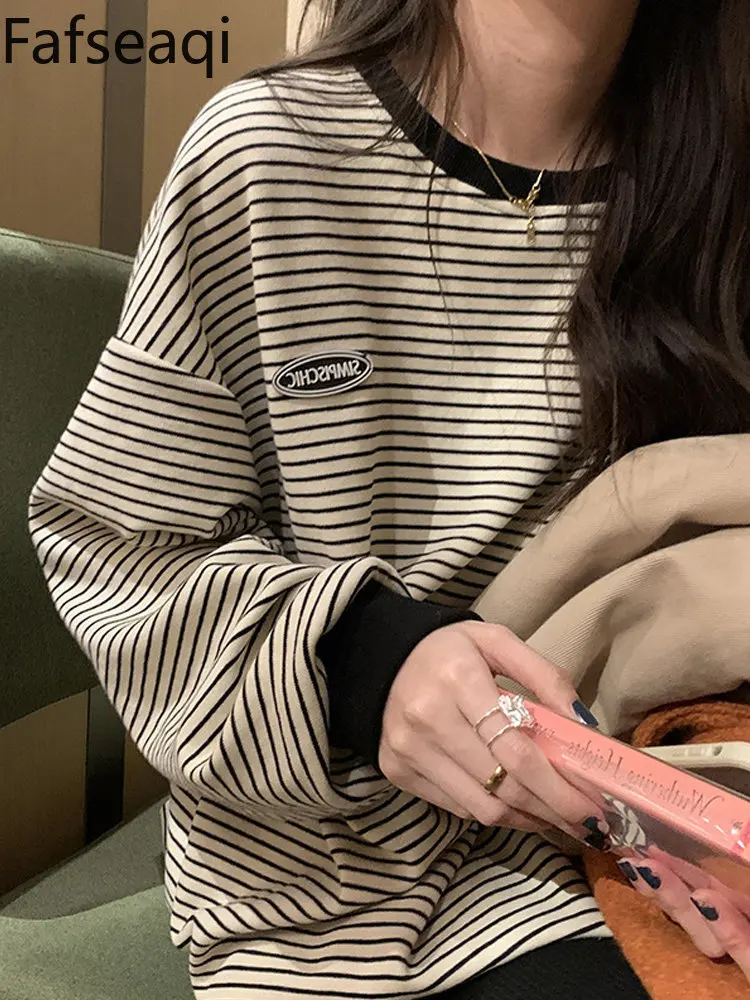 Korean Stripe Women's T-shirt Cotton Longs Leeve T Shirts for Women 2023 Spring Cheaper Basic Oversized Shirt Tops Sweatshirts
Korean Stripe Women's T-shirt Cotton Longs Leeve T Shirts for Women 2023 Spring Cheaper Basic Oversized Shirt Tops Sweatshirts