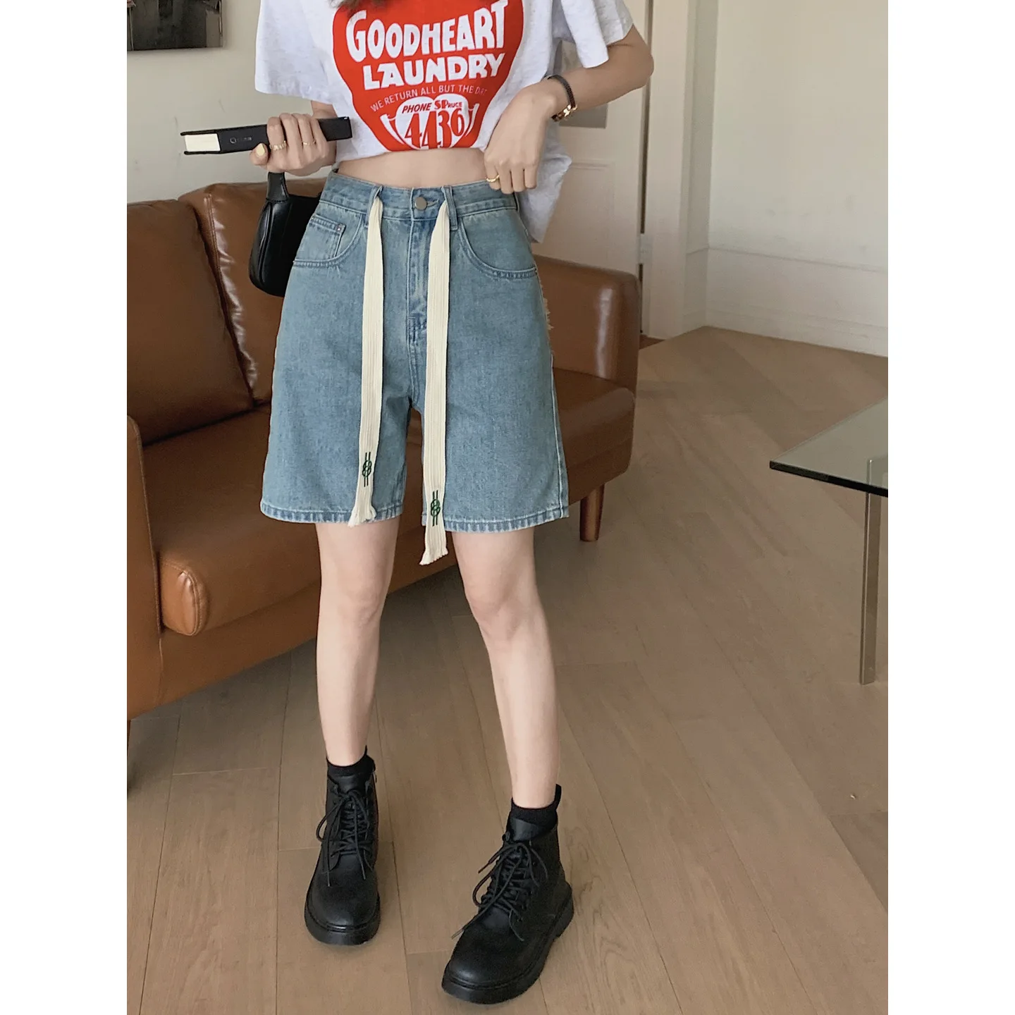 Sweet Cool Girl Denim Pants 2022 Summer New Design Sense Back Pocket Contrast Color Straight Denim Shorts Middle Pants Fashion
Sweet Cool Girl Denim Pants 2022 Summer New Design Sense Back Pocket Contrast Color Straight Denim Shorts Middle Pants Fashion