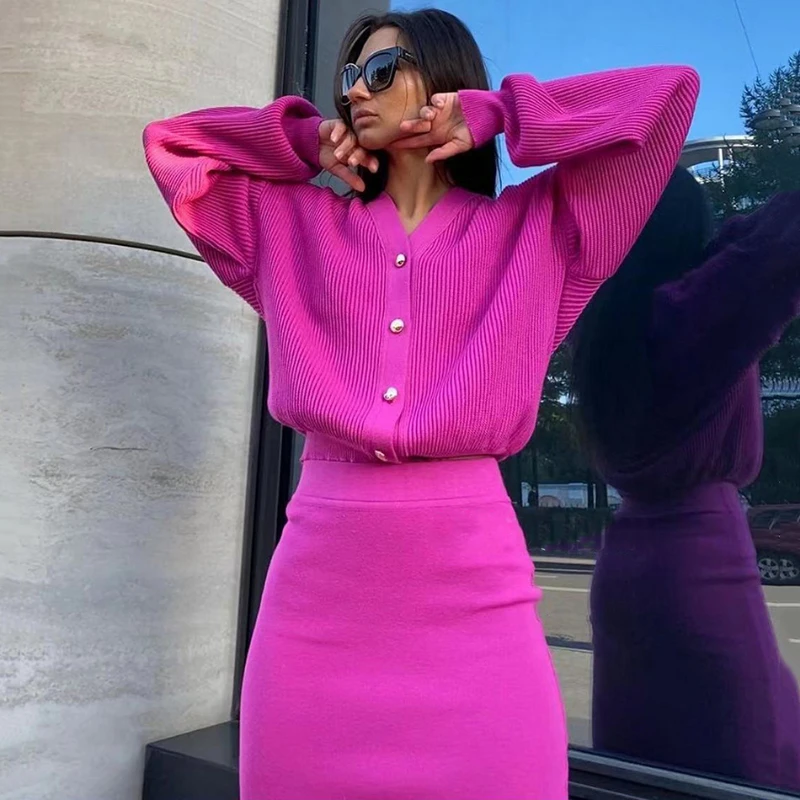 Knitted suit women 2022 autumn and winter knitted cardigan lazy temperament loose + half skirt and mid skirt two-piece set
Knitted suit women 2022 autumn and winter knitted cardigan lazy temperament loose + half skirt and mid skirt two-piece set
