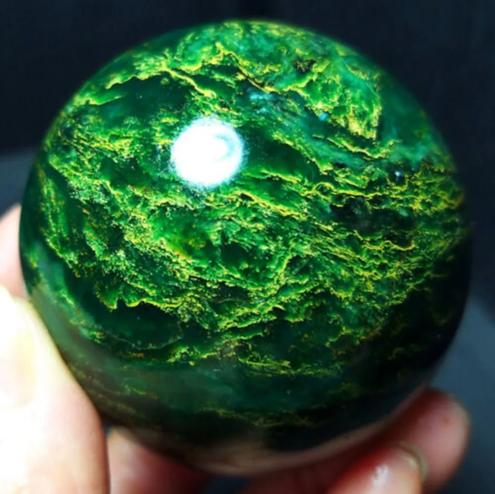 

Natural Emerald Quartz Crystal Ball Healing Gemstone Ball Divination Collection Home Office Decoration Gift