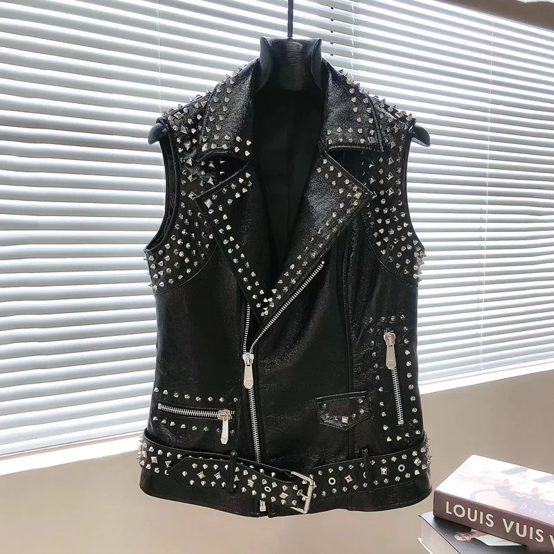 2023 Spring Women New Vest Arrival Short Length Rivet Heavy Industry Super Soft Imported Sheepskin Coat Locomotive Model
2023 Spring Women New Vest Arrival Short Length Rivet Heavy Industry Super Soft Imported Sheepskin Coat Locomotive Model