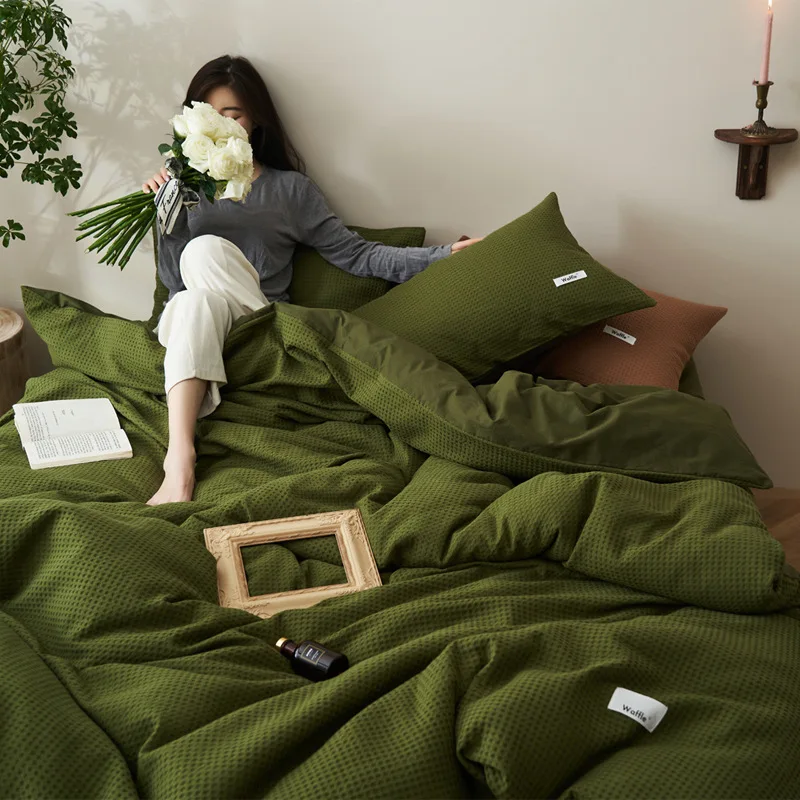 Super Soft Four Seasons Universal Spring and Autumn Dark Green Simple Quilt Winter Thick Warm Quilt Core Space Quilt
Super Soft Four Seasons Universal Spring and Autumn Dark Green Simple Quilt Winter Thick Warm Quilt Core Space Quilt