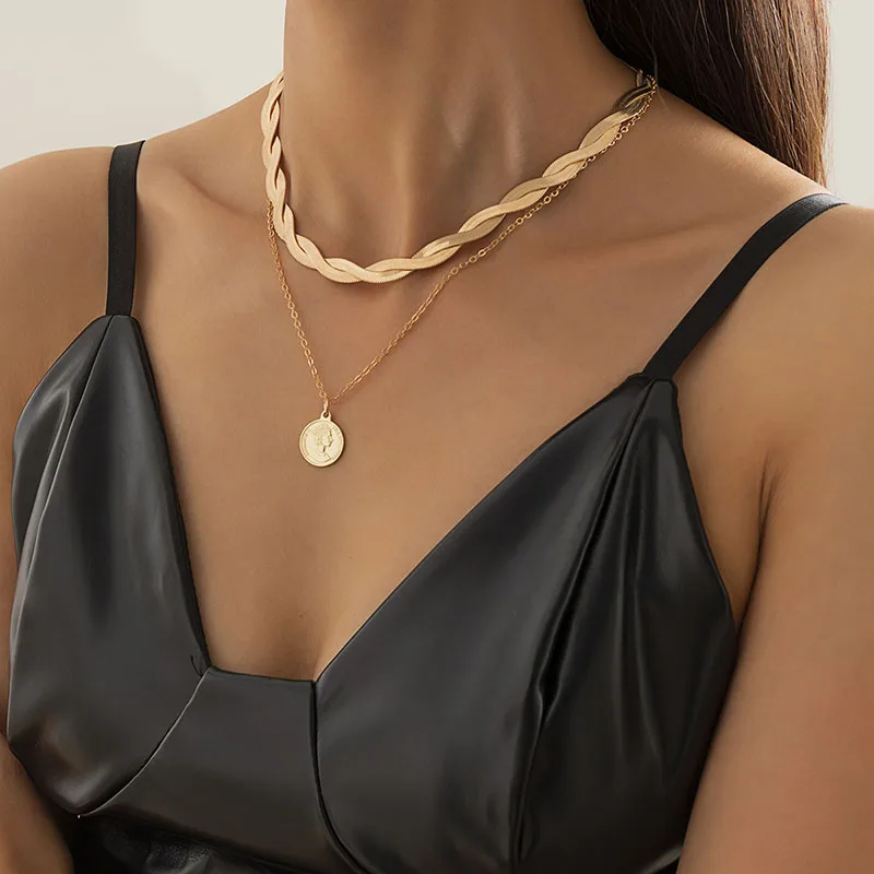 Necklace for Women Flat Snakebone Chain Alloy Pendant Temperament Luxury Double Layers Jewelry Female Gifts
Necklace for Women Flat Snakebone Chain Alloy Pendant Temperament Luxury Double Layers Jewelry Female Gifts