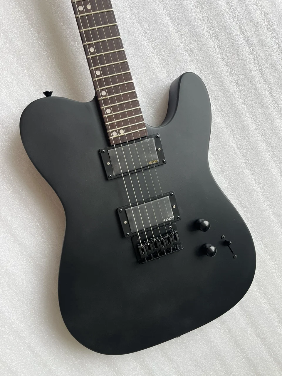 Классическая черная электрическая гитара Elipse, китайские гитары
Классическая черная электрическая гитара Elipse, китайские гитары