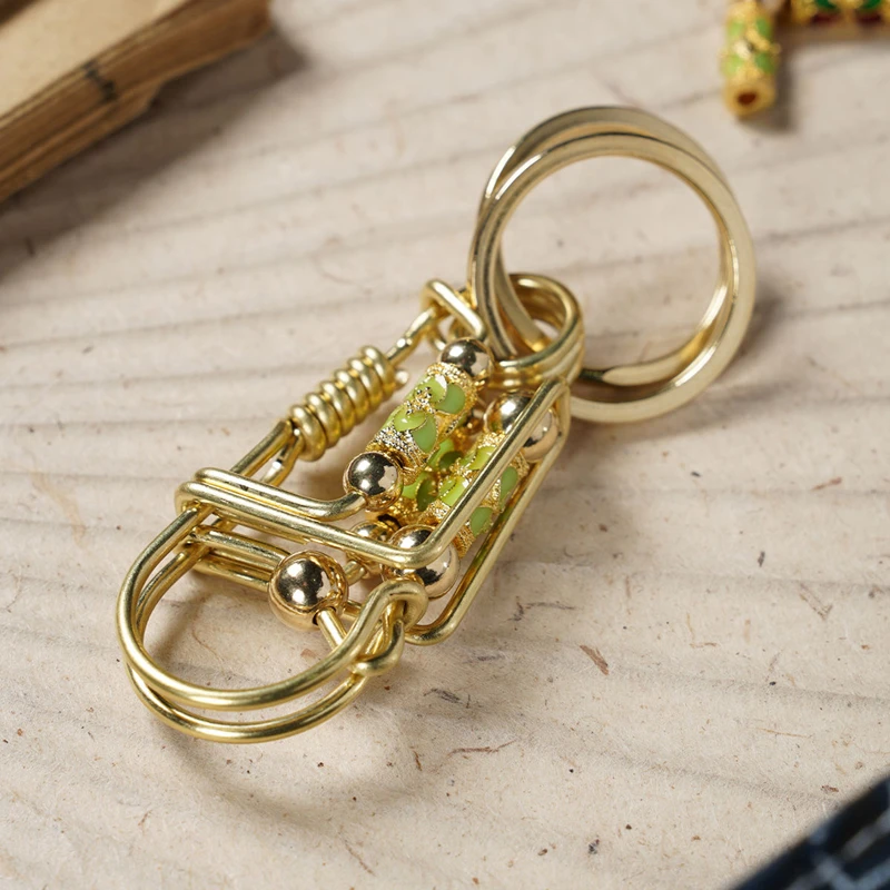 Brass Handicraft Key Buckle Waist Keychain Retro Green Bead Engraved Fluorescence Car Keyring Mechanical Style Small Men Trinket
Brass Handicraft Key Buckle Waist Keychain Retro Green Bead Engraved Fluorescence Car Keyring Mechanical Style Small Men Trinket
