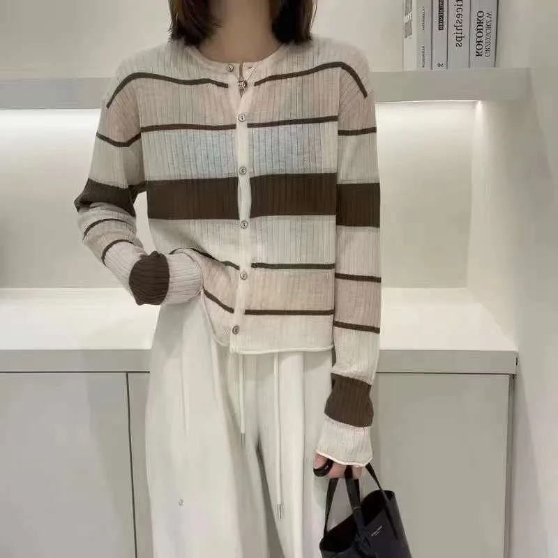 Casual striped cardigan sweater women 2023 autumn sun protection outerwear cover up for slimming long sleeved knitted sweater
Casual striped cardigan sweater women 2023 autumn sun protection outerwear cover up for slimming long sleeved knitted sweater