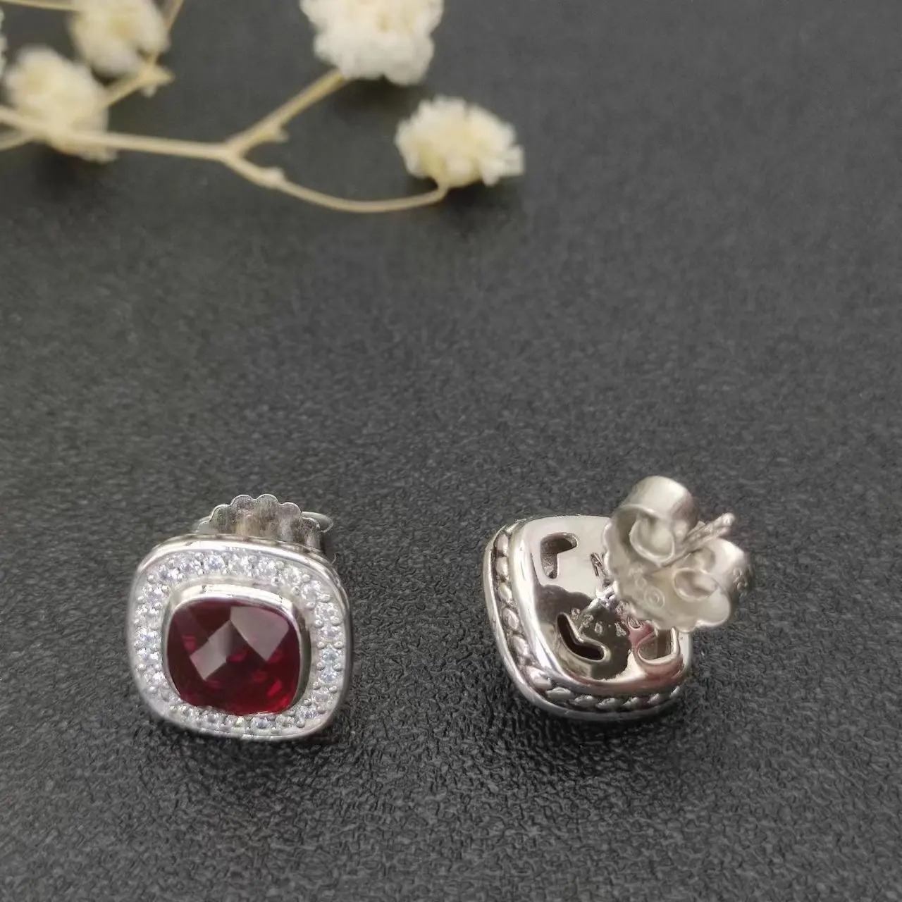 May DY Cable Classics Tetragonal Stone Earrings in Sterling Silver With Amethyst and Pave Diamonds Jewelers
May DY Cable Classics Tetragonal Stone Earrings in Sterling Silver With Amethyst and Pave Diamonds Jewelers