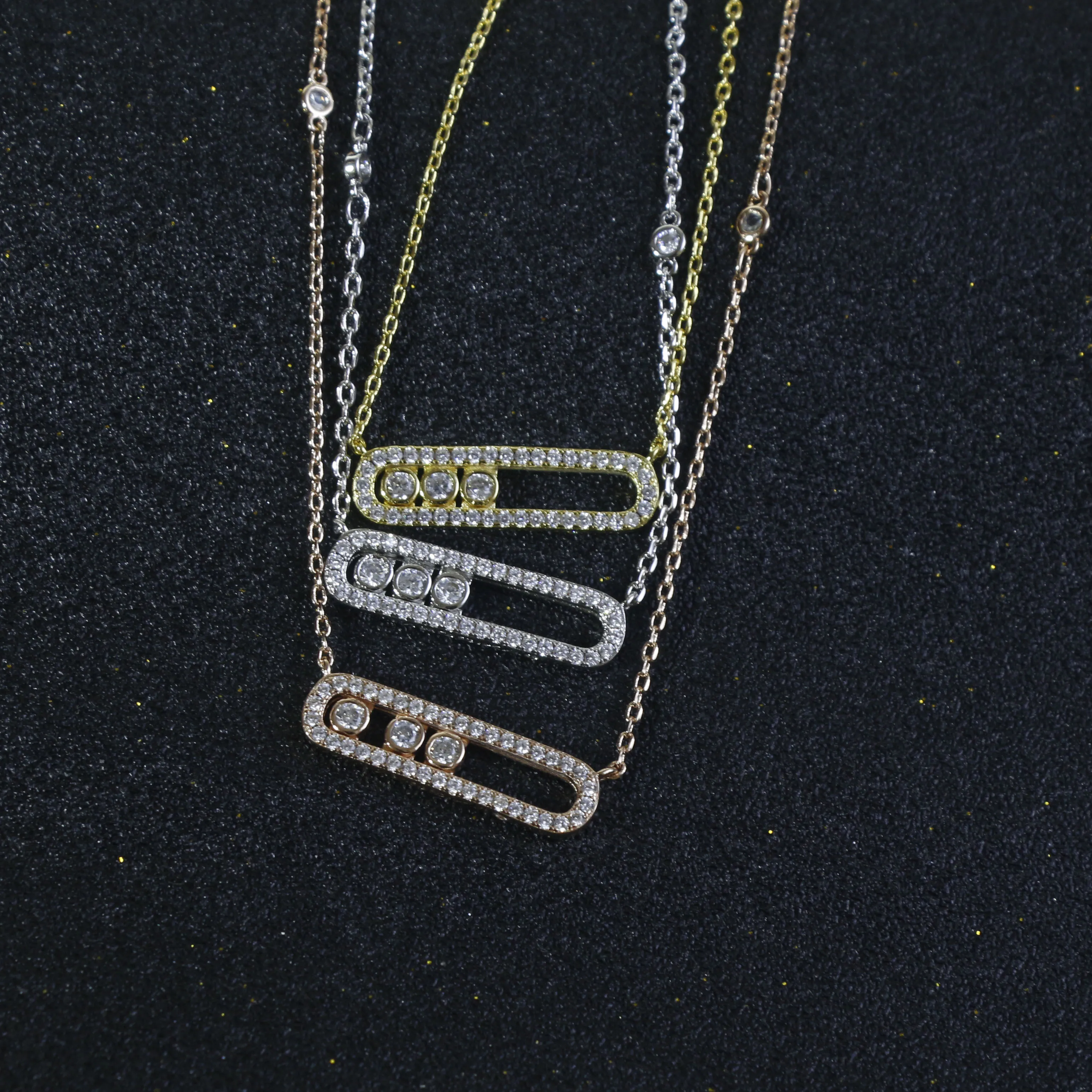 Ожерелье женское из серебра 925 пробы с подвижными бриллиантами 
Ожерелье женское из серебра 925 пробы с подвижными бриллиантами