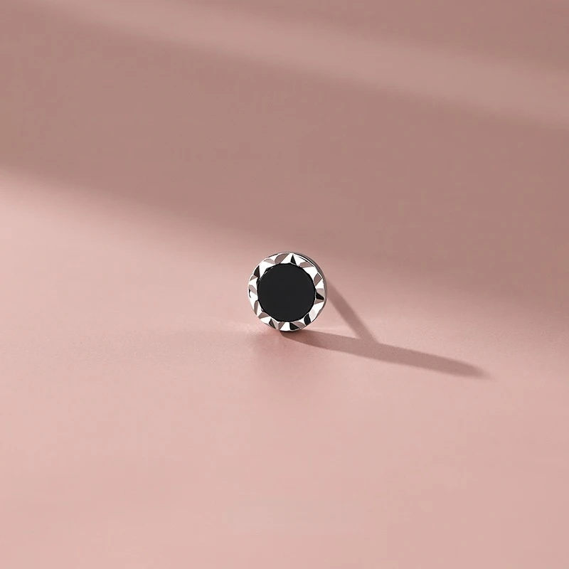 Men's 925 Silver Earrings Inlaid Black Agate Stud Earrings Simple Cut Shiny Couple Earrings
Men's 925 Silver Earrings Inlaid Black Agate Stud Earrings Simple Cut Shiny Couple Earrings
