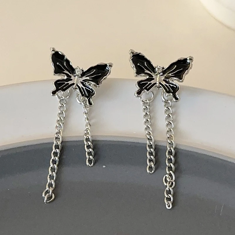 Metal Chain Tassel Black Enamel Butterfly Pendant Earrings for Women Gentle Vintage Personality Insect Jewelry Female Gift
Metal Chain Tassel Black Enamel Butterfly Pendant Earrings for Women Gentle Vintage Personality Insect Jewelry Female Gift