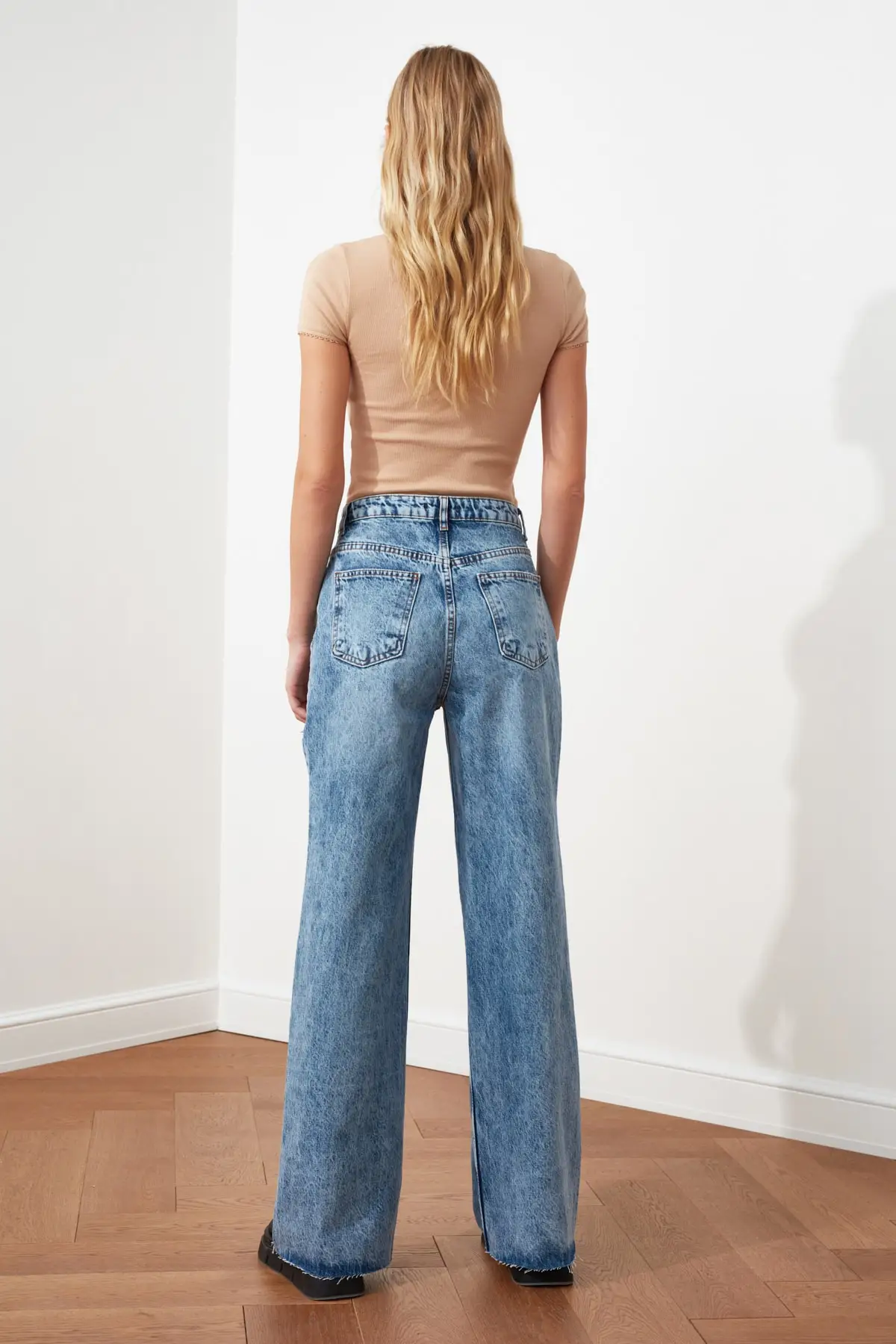Detailed Torn Blue High Waist Wide Leg Jean Women Jeans 2021
Detailed Torn Blue High Waist Wide Leg Jean Women Jeans 2021