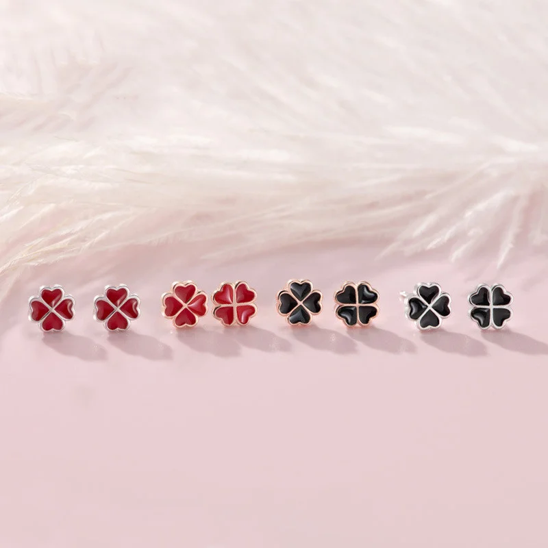 Серьги-подвески в виде клевера на удачу из серебра пробы
Серьги-подвески в виде клевера на удачу из серебра пробы