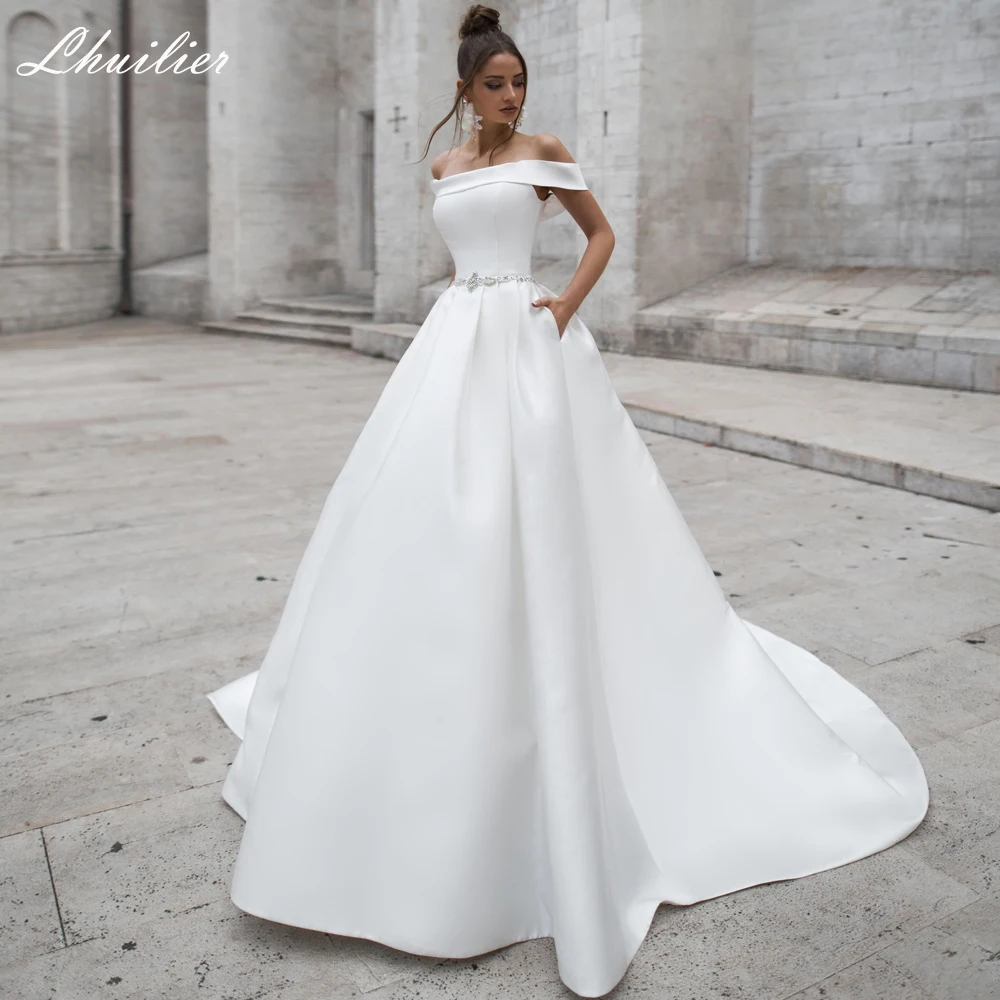 Lhuilier Elegant Boat Neck A Line Satin Wedding Dresses Floor Length Beading Belt Corset Back Bridal Dress with Pockets
Lhuilier Elegant Boat Neck A Line Satin Wedding Dresses Floor Length Beading Belt Corset Back Bridal Dress with Pockets