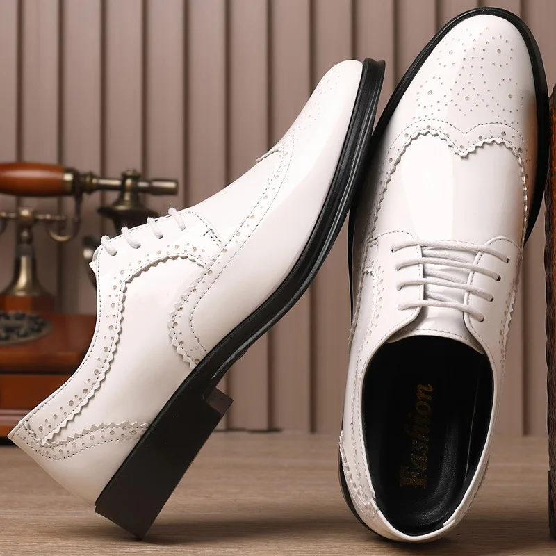 

Newly Brogues Patent Leather Suit Shoes for Men White Black Nightclubs Oxfords Wedding Dress Size 47 Mens Shoes Zapatos Derby
