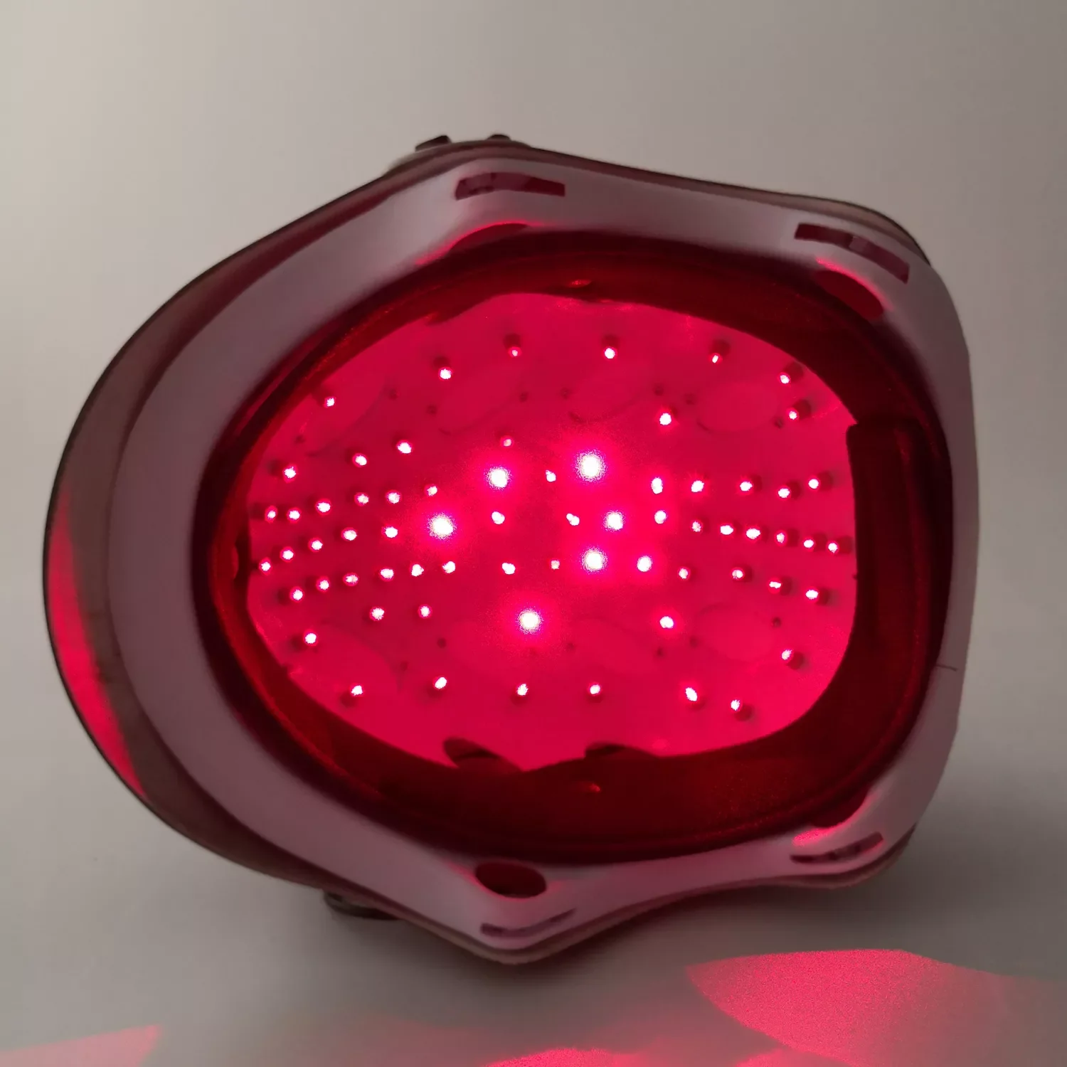 Новинка 110-240 В Массажер для волос с лазерной крышкой шапка шлем для решения выпадения волос с очками 68 диодный инфракрасный рост волос 
Новинка 110-240 В Массажер для волос с лазерной крышкой шапка шлем для решения выпадения волос с очками 68 диодный инфракрасный рост волос