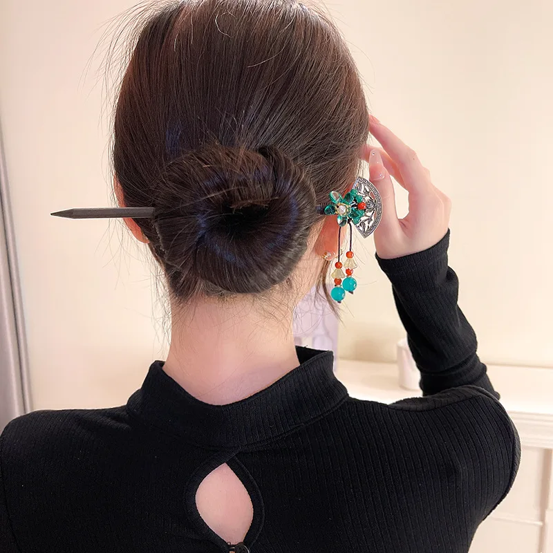 Antique Style New Pearl Flower Fan Hairpin Chinese Ancient Small Fresh Fashion Sweet Retro Hair Accessories
Antique Style New Pearl Flower Fan Hairpin Chinese Ancient Small Fresh Fashion Sweet Retro Hair Accessories