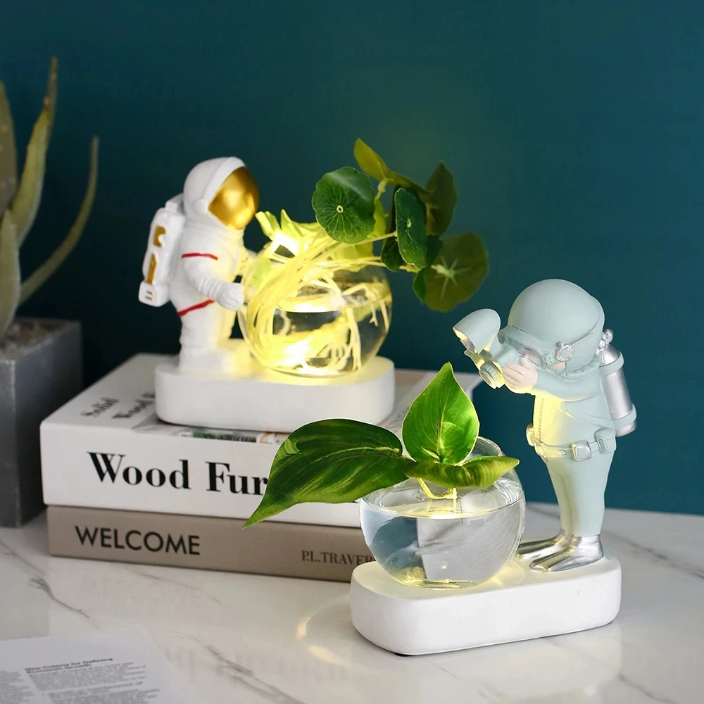 Creative Glass Vase Resin Astronaut Diver Ornaments Flower Vases Hydroponics Desktop Decor Flowers LED Light Pluggable Battery
Creative Glass Vase Resin Astronaut Diver Ornaments Flower Vases Hydroponics Desktop Decor Flowers LED Light Pluggable Battery