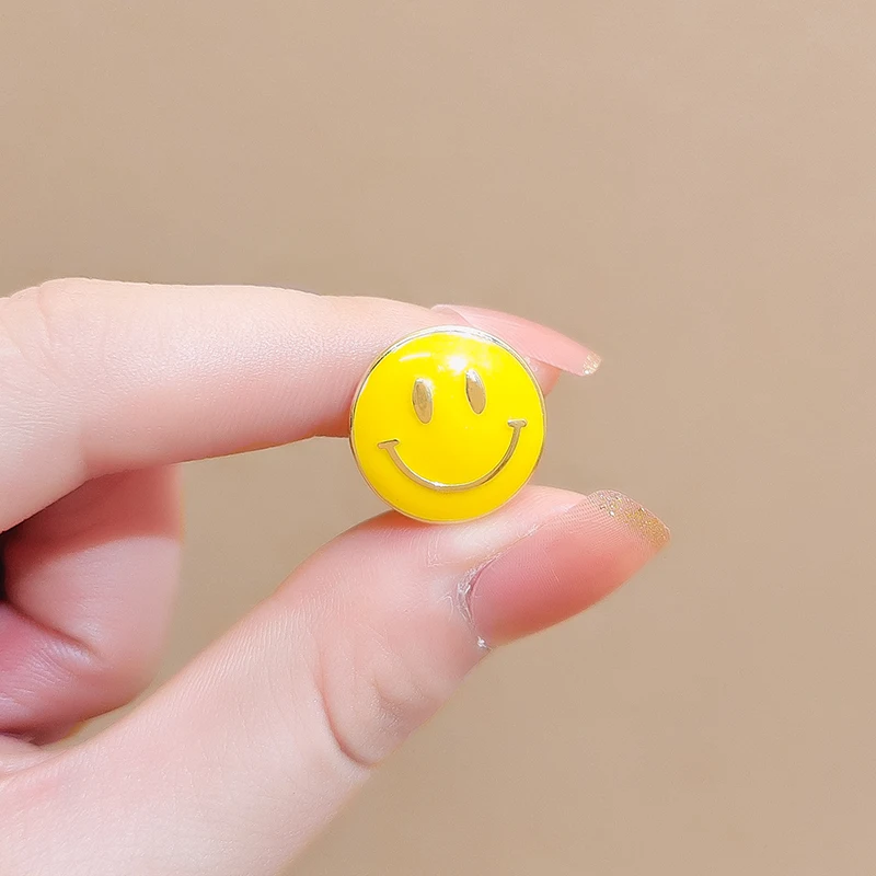 

Smiley Face Metal Pins for Backpack BROOCHE Pin Badges Luxury Brooch Unique Brooches for Women Accessories Jewelry Backpacks