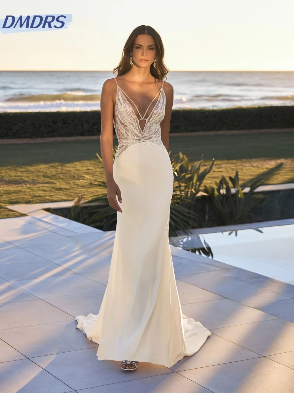 Sexy Deep V-neck Backless Bride Robe Sparkly Sequins Beads Bridal Gown Elegant Satin Long Wedding Dress Robe De Mariée
Sexy Deep V-neck Backless Bride Robe Sparkly Sequins Beads Bridal Gown Elegant Satin Long Wedding Dress Robe De Mariée