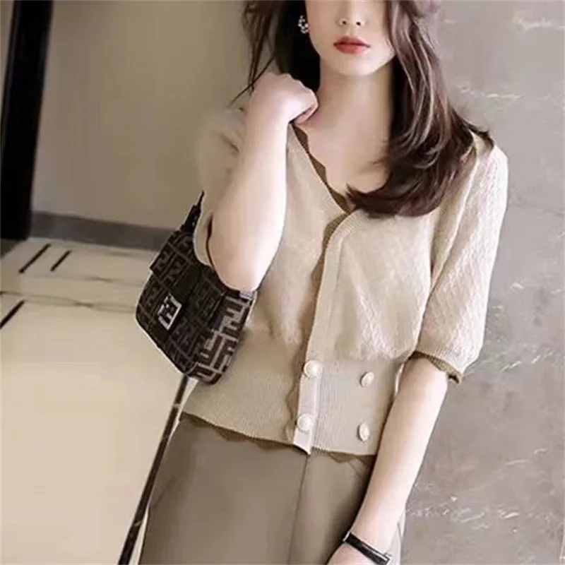 Summer Women's Knitted Cardigan Thin V-neck Short Sleeve Solid Color Short Top Female V-Neck Half Sleeve Tops Elegant
Summer Women's Knitted Cardigan Thin V-neck Short Sleeve Solid Color Short Top Female V-Neck Half Sleeve Tops Elegant