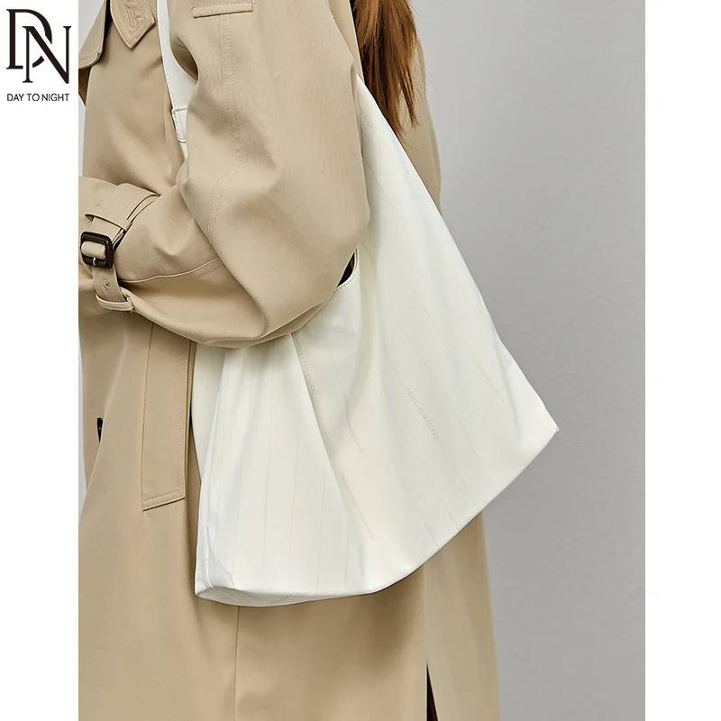 Модный женский Легкий Повседневный вместительный кошелек на плечо
Модный женский Легкий Повседневный вместительный кошелек на плечо