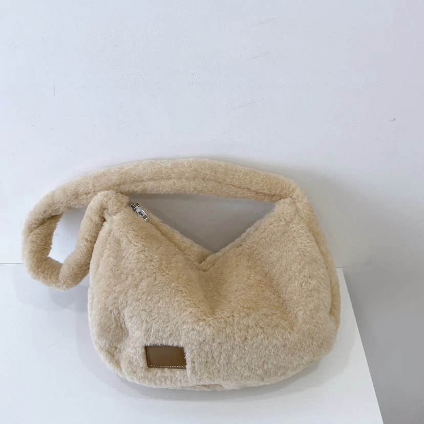 Fashion Faux Fur Tote Designer Soft Plush Crossbody Bags for Women 2023 Brands Fluffy Shoulder Bag Winter Purses and Handbags
Fashion Faux Fur Tote Designer Soft Plush Crossbody Bags for Women 2023 Brands Fluffy Shoulder Bag Winter Purses and Handbags