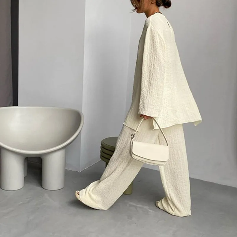 Casual Crepe Split Wide Leg Pants Set Women Elegant Loose O-neck Long Sleeve Top Pant Suit Female 2022 Spring Lady Fashion Sets
Casual Crepe Split Wide Leg Pants Set Women Elegant Loose O-neck Long Sleeve Top Pant Suit Female 2022 Spring Lady Fashion Sets