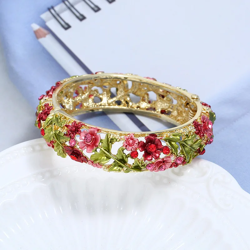 Colored Enamel Flower Bangles Alloy Openwork Engraving Vintage Floral Bracelets Red Purple Rose Bracelets For Women Jewelry 2020
Colored Enamel Flower Bangles Alloy Openwork Engraving Vintage Floral Bracelets Red Purple Rose Bracelets For Women Jewelry 2020