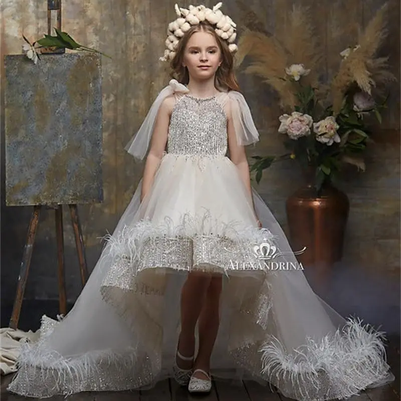 Elegant Tulle Flower Girl Dresses For Wedding Bow Feathers Hi Lo Sleeveless First Coummunication Dress
Elegant Tulle Flower Girl Dresses For Wedding Bow Feathers Hi Lo Sleeveless First Coummunication Dress