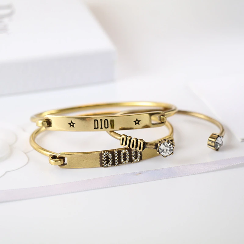 Bangle for Woman Open Resizable Bangle Luxury Accessories Copper Letter Designer Luxury Jewelry
Bangle for Woman Open Resizable Bangle Luxury Accessories Copper Letter Designer Luxury Jewelry