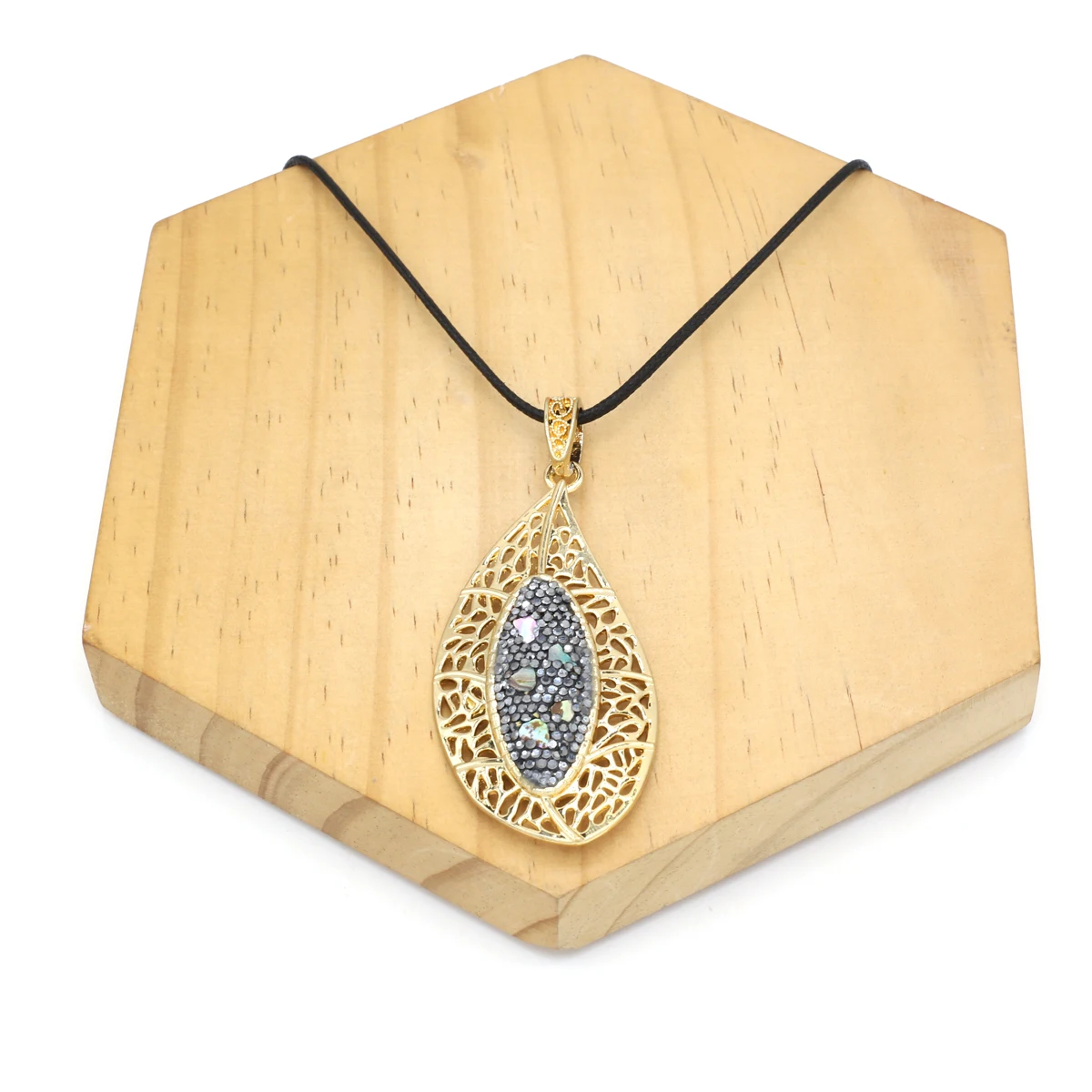35x70mm Natural Stone Leaf Shape Sticky Black Rhinestones Necklace Pendant Amulet Neckalce for Women Jewelry 45 Cm Leather Cord
35x70mm Natural Stone Leaf Shape Sticky Black Rhinestones Necklace Pendant Amulet Neckalce for Women Jewelry 45 Cm Leather Cord
