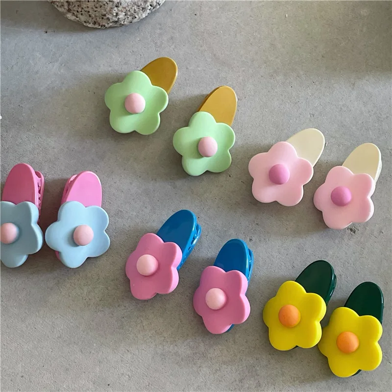 Childlike girl heart cute cream color flower hairpin side clip Korean version of acrylic duckbill clip bangs clip
Childlike girl heart cute cream color flower hairpin side clip Korean version of acrylic duckbill clip bangs clip