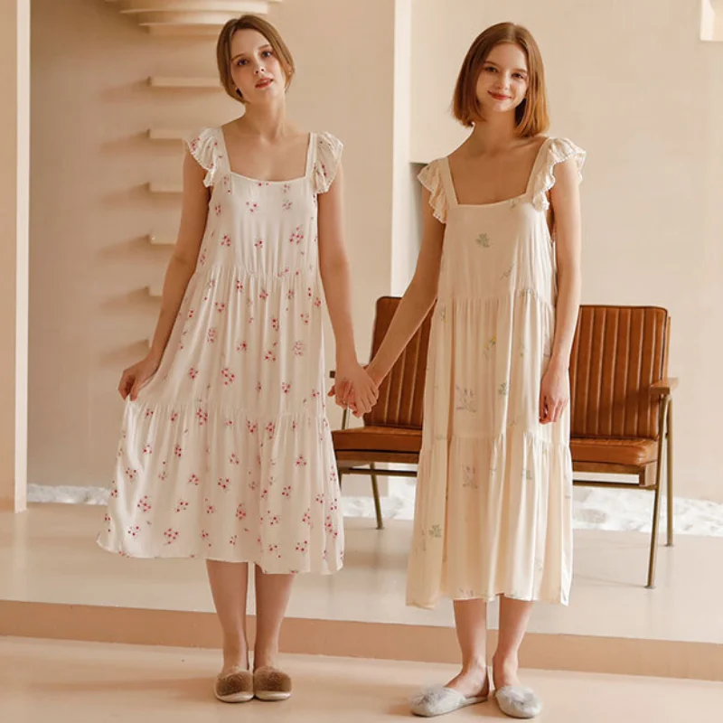 2023 Women's Satin Suspended Nightgowns Cute & Sweet Printed Sleeping Dress Comfortable Viscose Nighty Two Colors Sexy Sleepwear
2023 Women's Satin Suspended Nightgowns Cute & Sweet Printed Sleeping Dress Comfortable Viscose Nighty Two Colors Sexy Sleepwear