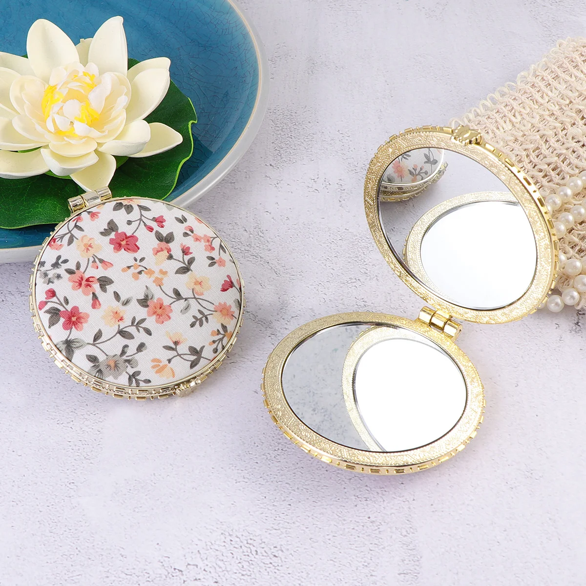 Mirror Pocket Smallpurse Sided Double Compact Folding Mirrors Makeup Portable Minimetal Travel Vintage
Mirror Pocket Smallpurse Sided Double Compact Folding Mirrors Makeup Portable Minimetal Travel Vintage