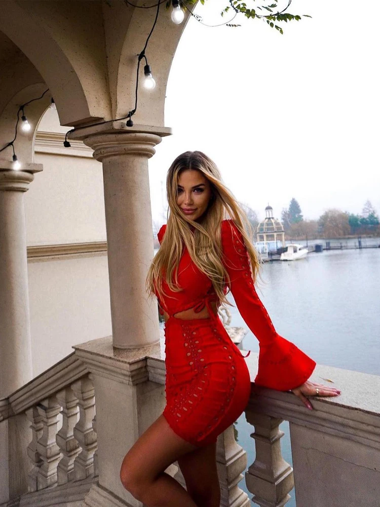 DEIVE TEGER 2022 New Fashion Sexy O Neck Long Flare Sleeve Hollow Out Bodycon Mini Bandage Women's Dress Elegant Party Club
DEIVE TEGER 2022 New Fashion Sexy O Neck Long Flare Sleeve Hollow Out Bodycon Mini Bandage Women's Dress Elegant Party Club