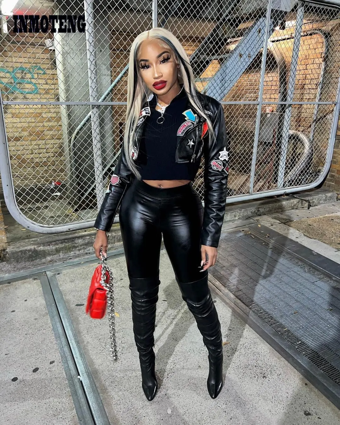 Full PU Leather Women Crop Jacket Zipper Fly Lapel Neck Motorcycle Coat 2022 Autumn New Punk Outerwear High Street Pullovers
Full PU Leather Women Crop Jacket Zipper Fly Lapel Neck Motorcycle Coat 2022 Autumn New Punk Outerwear High Street Pullovers
