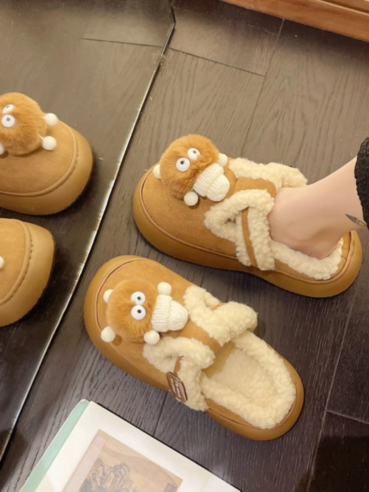 Rubber Slippers Women's Shoes With Platform Slides Loafers Fur Flip Flops Flock Low Cover Toe Fashion Plush Flat Luxury Rome PU
Rubber Slippers Women's Shoes With Platform Slides Loafers Fur Flip Flops Flock Low Cover Toe Fashion Plush Flat Luxury Rome PU