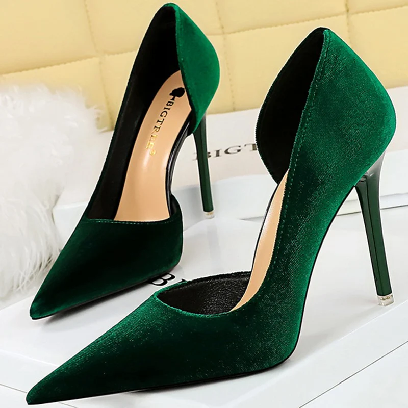 BIGTREE Western Style Fashion Party Pumps 10.5 CM Super High Heels Shallow Pointed Toe Thin Heels Side Hollow Flock Shoes Green
BIGTREE Western Style Fashion Party Pumps 10.5 CM Super High Heels Shallow Pointed Toe Thin Heels Side Hollow Flock Shoes Green