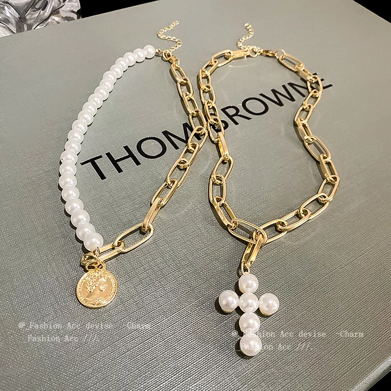 Sexy pearl cross collarbone chain women's fashion short necklace ins temperament collar women's net red choker
Sexy pearl cross collarbone chain women's fashion short necklace ins temperament collar women's net red choker