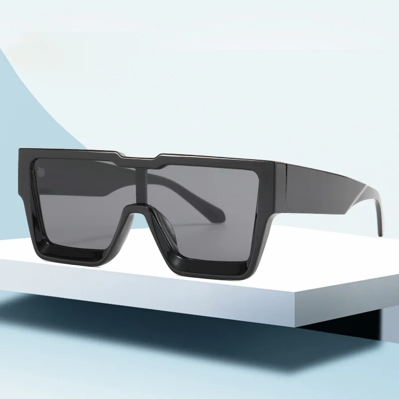 Square Frame Men's and Women's Sunglasses Fashion Men's Sunglasses Fashion One-piece Outdoor Sports Large Frame Sunshade Mirror
Square Frame Men's and Women's Sunglasses Fashion Men's Sunglasses Fashion One-piece Outdoor Sports Large Frame Sunshade Mirror