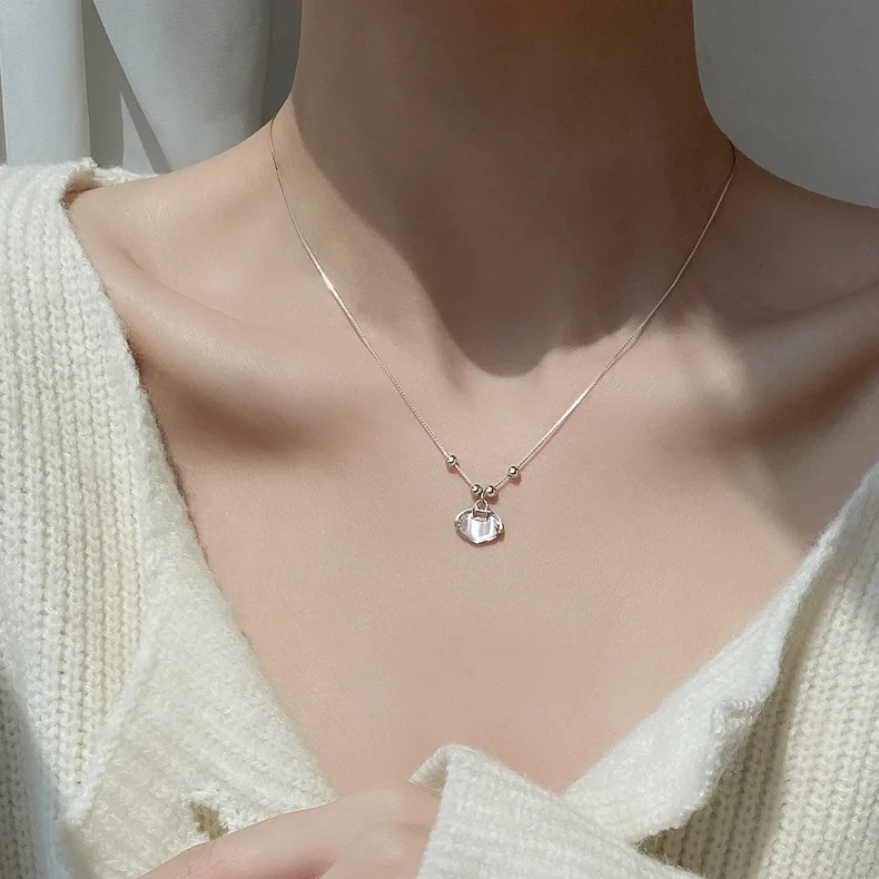 S925 Sterling Silver Ruyi Safety Lock Necklace Luxury Chinoiserie Cat's Eye Stone Lucky Cloud Lock Collar Chain
S925 Sterling Silver Ruyi Safety Lock Necklace Luxury Chinoiserie Cat's Eye Stone Lucky Cloud Lock Collar Chain