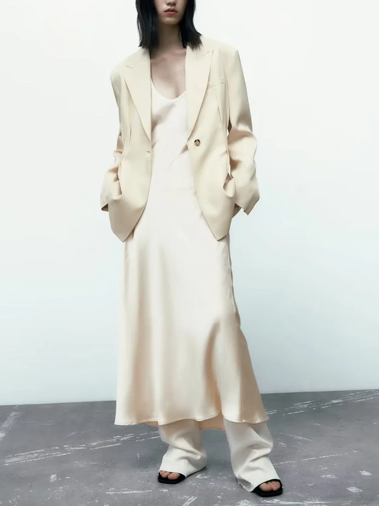 Spring New Women's Fashion Polo Collar Long Sleeve Top Button Single Side Pocket Pleated Silk Satin Textured Slim Fit Suit Coat
Spring New Women's Fashion Polo Collar Long Sleeve Top Button Single Side Pocket Pleated Silk Satin Textured Slim Fit Suit Coat