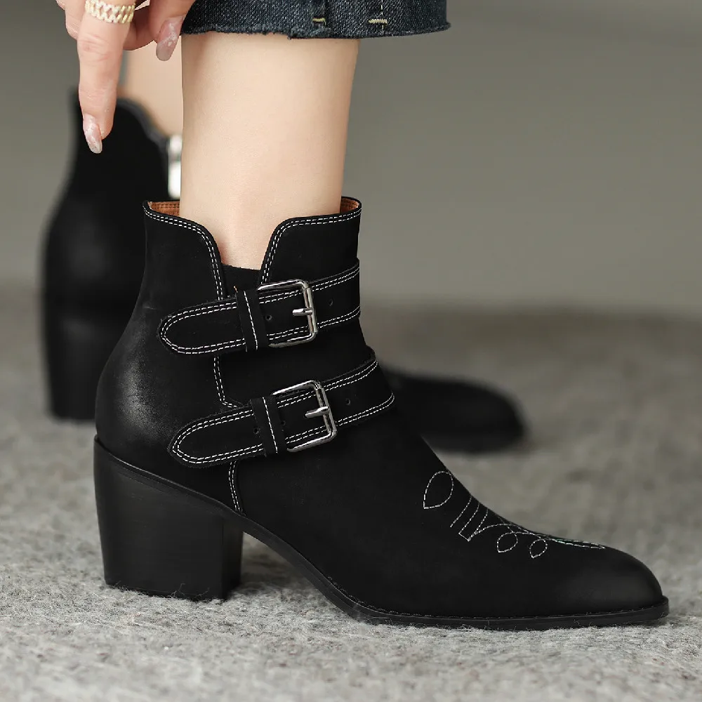 Женские ботильоны из коровьей кожи, с вышивкой, круглым носком, на толстом высоком каблуке 6,5 см, ботинки с боковой молнией, ботинки в стиле р... 
Женские ботильоны из коровьей кожи, с вышивкой, круглым носком, на толстом высоком каблуке 6,5 см, ботинки с боковой молнией, ботинки в стиле р...