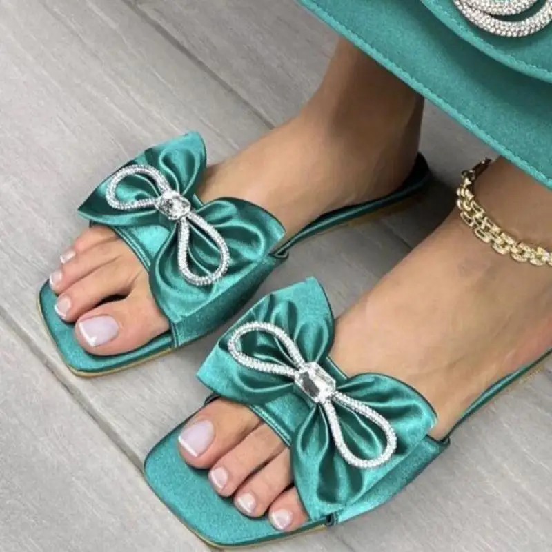Сланцы женские с квадратным носком, элегантные однотонные туфли на плоской подошве, с бантом-бабочкой и кристаллами, большие размеры, 1 лето 
Сланцы женские с квадратным носком, элегантные однотонные туфли на плоской подошве, с бантом-бабочкой и кристаллами, большие размеры, 1 лето