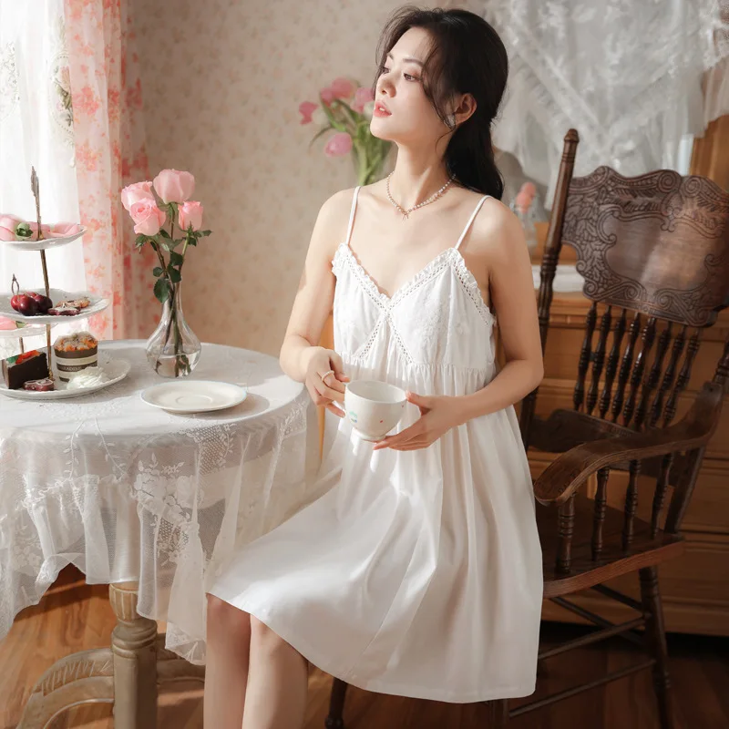 White Nightdress Suspender Women's New Summer Cotton Loose Lace Palace Style Princess Sweet Sexy V-neck Nightwear Home Clothes
White Nightdress Suspender Women's New Summer Cotton Loose Lace Palace Style Princess Sweet Sexy V-neck Nightwear Home Clothes