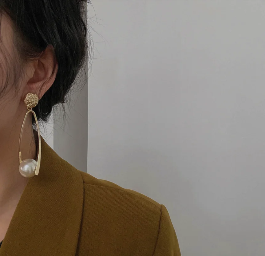 2022 new trend S925 silver needle pearl long alloy simple design Earrings for women Fashion Jewelry
2022 new trend S925 silver needle pearl long alloy simple design Earrings for women Fashion Jewelry